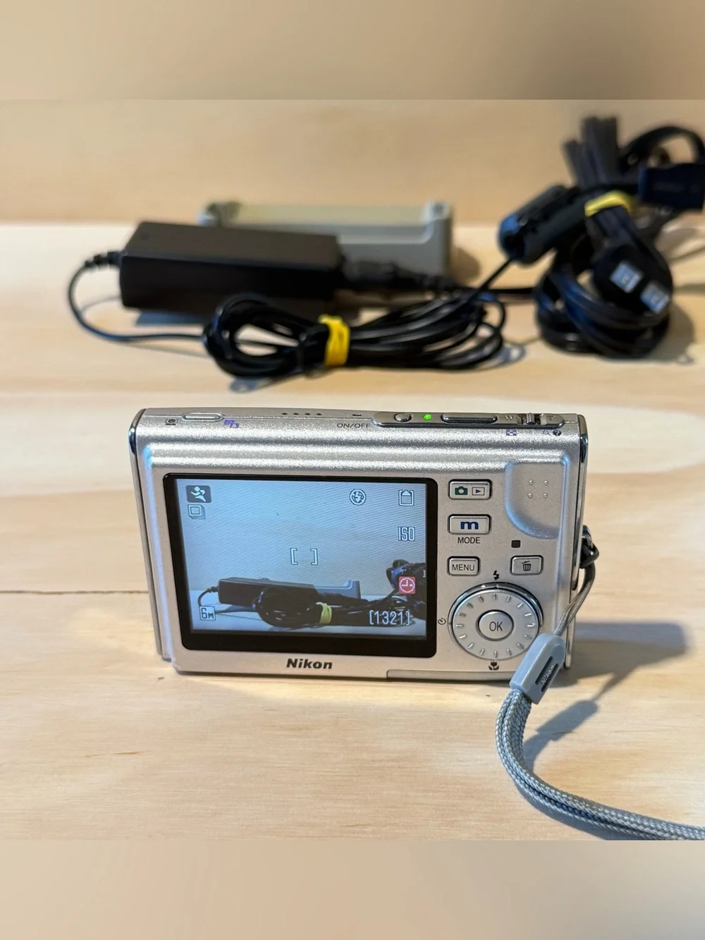 Nikon Coolpix S5 Digital Camera 6MP Slv Tested Good w/Bat-Char-SDCard Read Info!